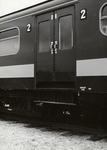 168235 Afbeelding van de schuifdeuren van het electrische treinstel nr. 1201 (mat. 1957, Benelux) van de N.S. tijdens ...